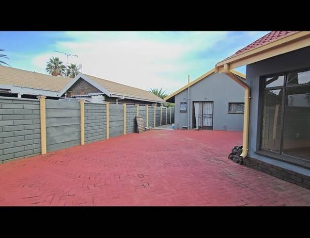 3 BEDROOM HOUSE FOR SALE IN SONLAND PARK